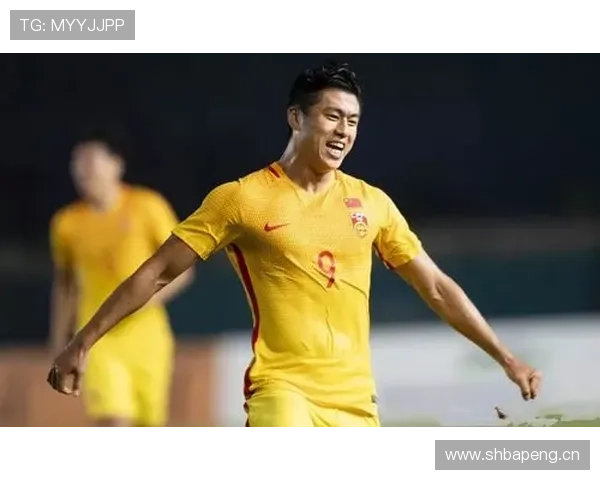 张玉宁赛场像拼命三郎，私下像个刷卡不眨眼的富二代，差距有点让人懵