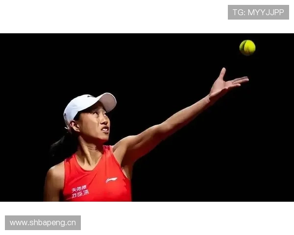 张帅训练间隙喝着水像个富家千金，赛场上却拼得跟个战士似的