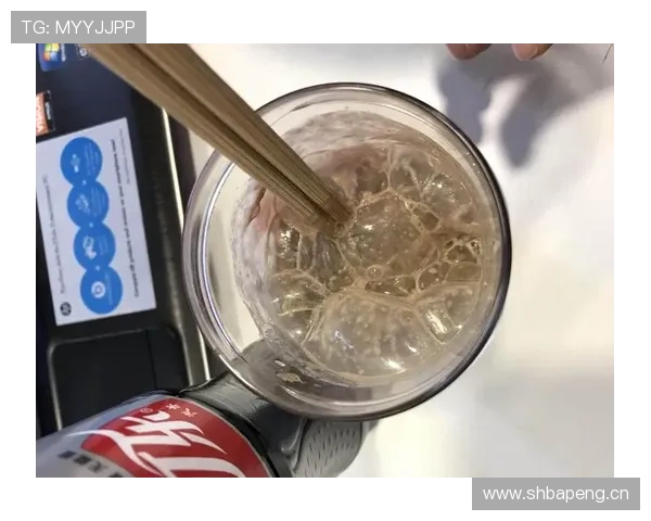 扎克拉文家的冰箱里塞满了蛋白粉，连饮料都得按毫升算